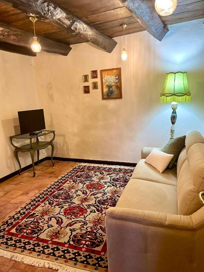 La Gialla Di Via Silvano 12 Monforte dʼAlba المظهر الخارجي الصورة